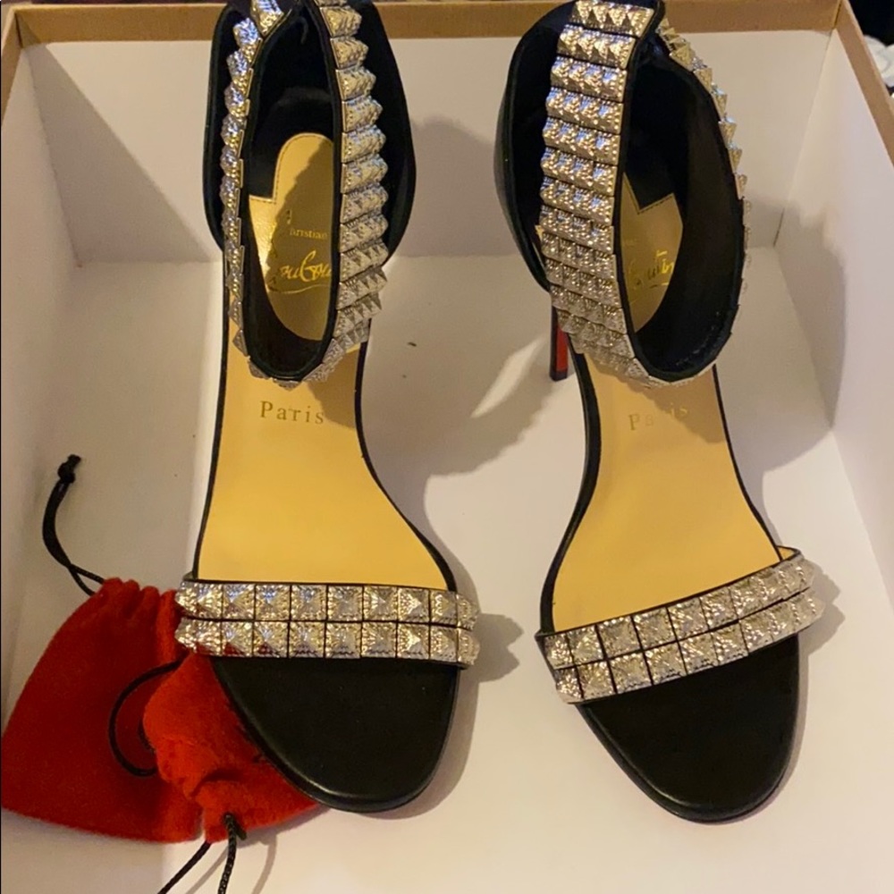 PRIYADORA Blk and silver with embellished pumps